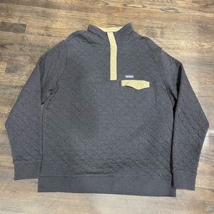Brand new with tags Patagonia cotton quilted pullover jacket. Size 2XL available